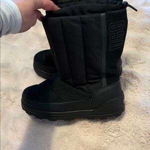 NWOT UGG Classic Klamath Short size 8